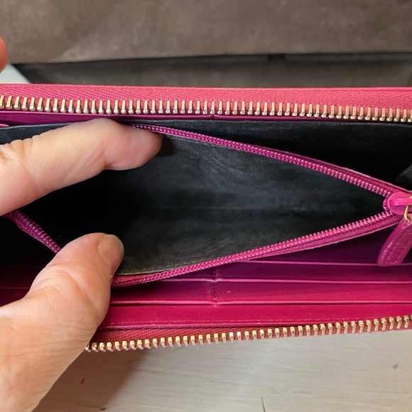 EUC!! YSL zip around wallet in raspberry patent leather - Picture 12 of 13